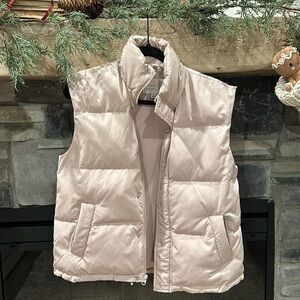 Great condition. Bone/tan color puffer vest. No stains.